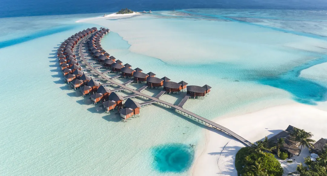 1. Anantara Dhigu - Overwater Villas