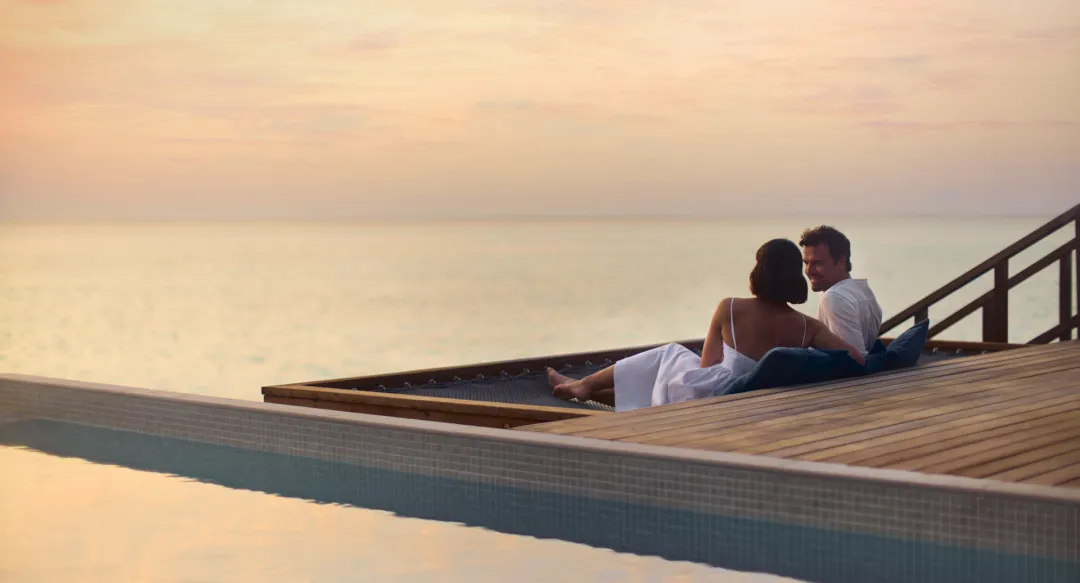 5 Anantara Veli - Couples at Sunset