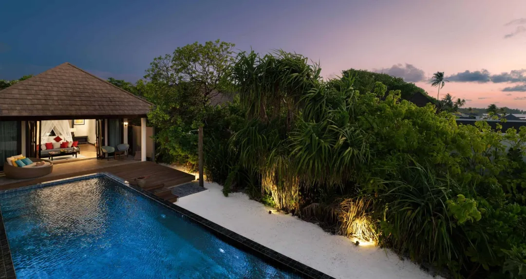 Kanifushi Beach Villa with Pool - Pool Lounge