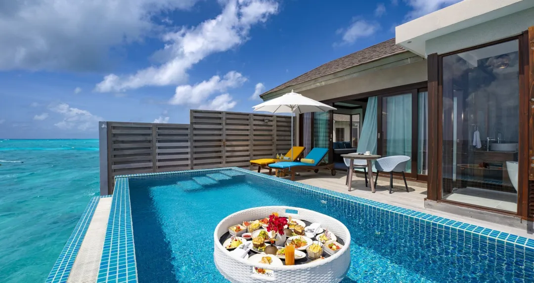 Sunset Water Villa with Pool - Floating Breakfast