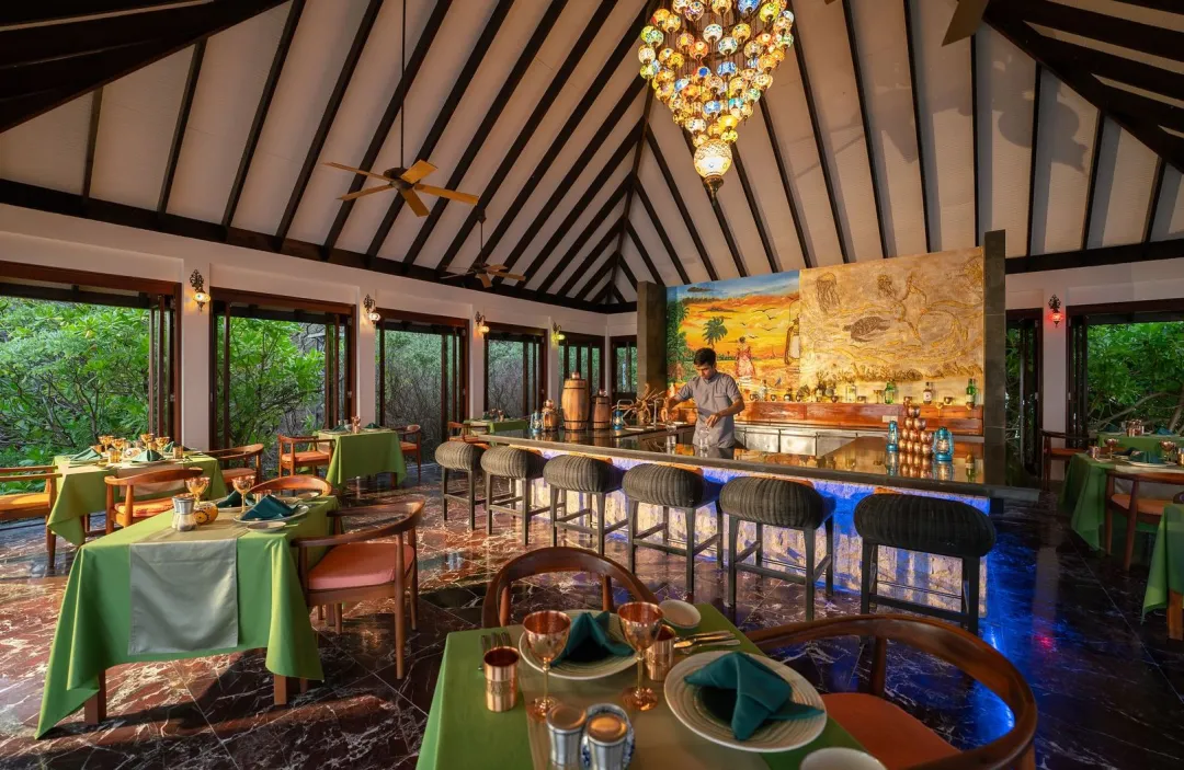 LANTERN BAR RESTURANT