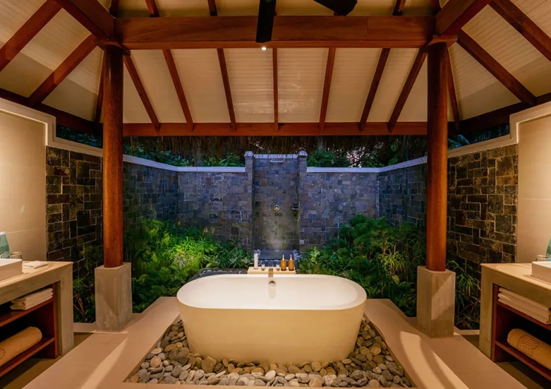 Deluxe Beach Villa - Bathroom