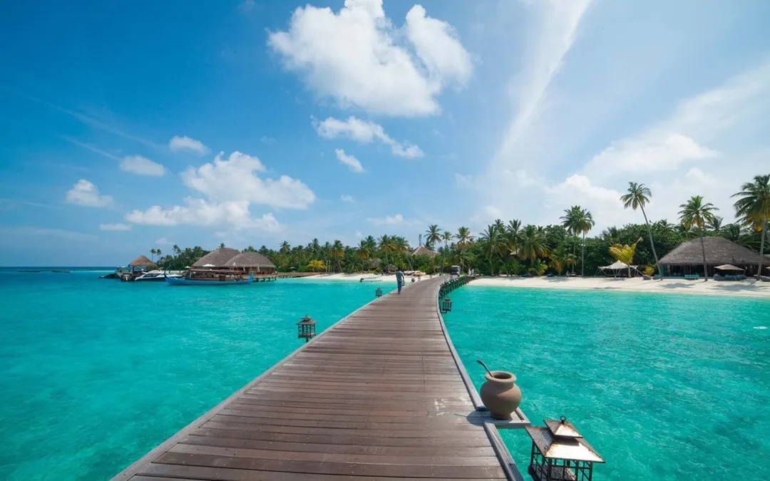 Constance Halaveli - Water villa Bridge