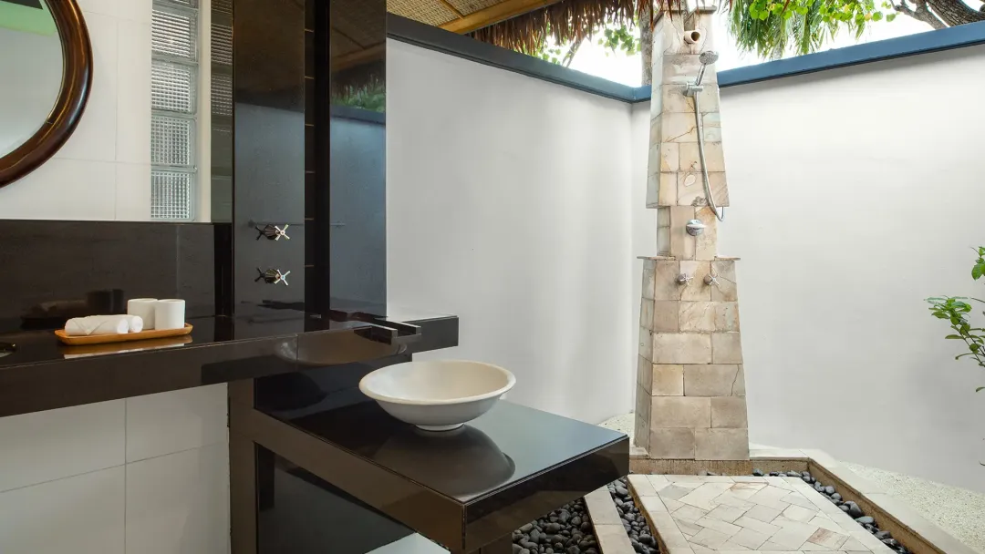 Beachfront Villa - Bathroom