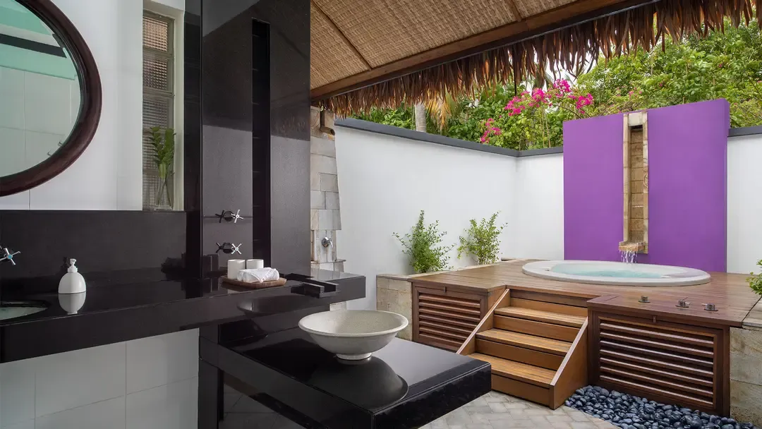 Beachfront Jet Pool Villa - Bathroom View