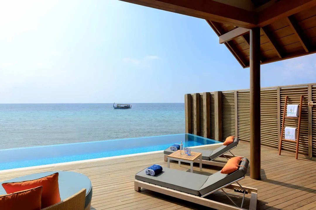 Emerald Faarufushi - Pool with Sea View