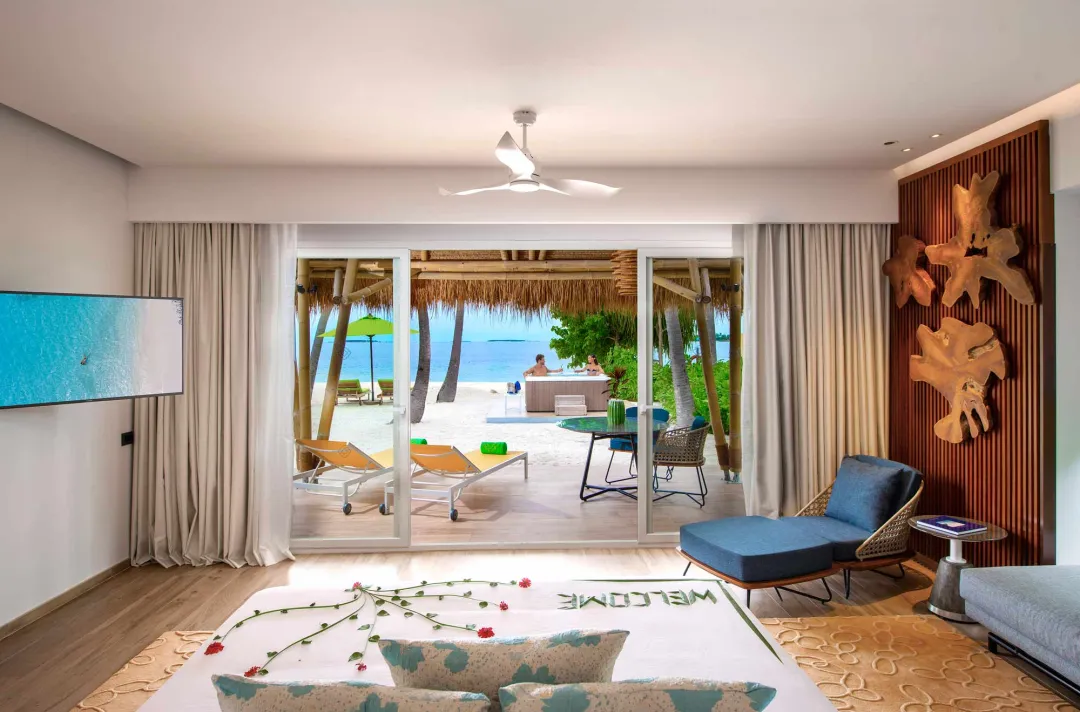 Jacuzzi Beach Villas - Bedroom with Beach View