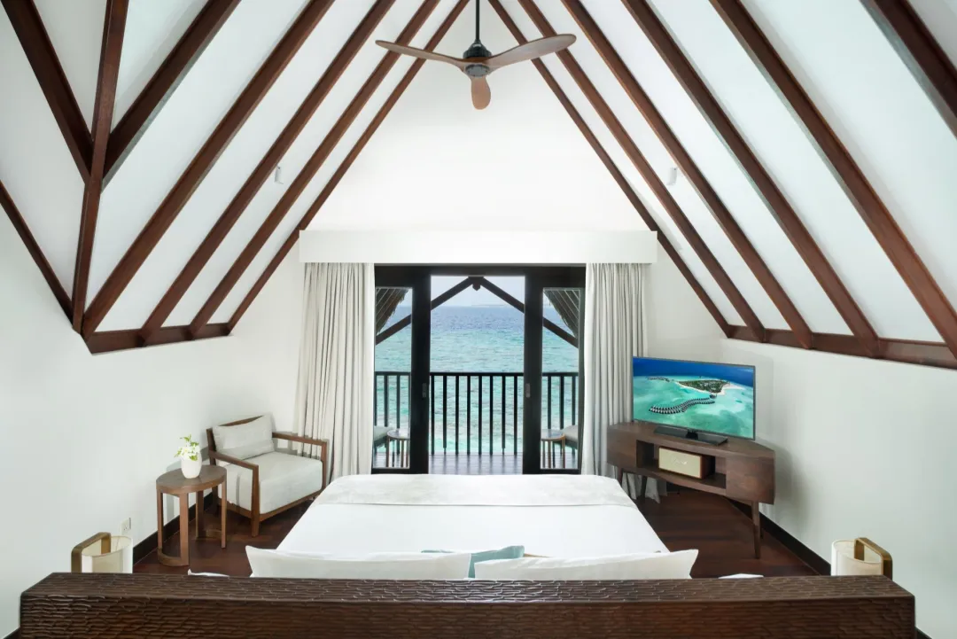 Overwater Ocean Suites with Infinity Pool - Bedroom