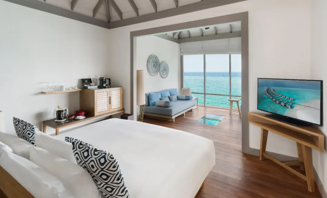 Sunrise Water Villa with Infinity Pool - Bedroom