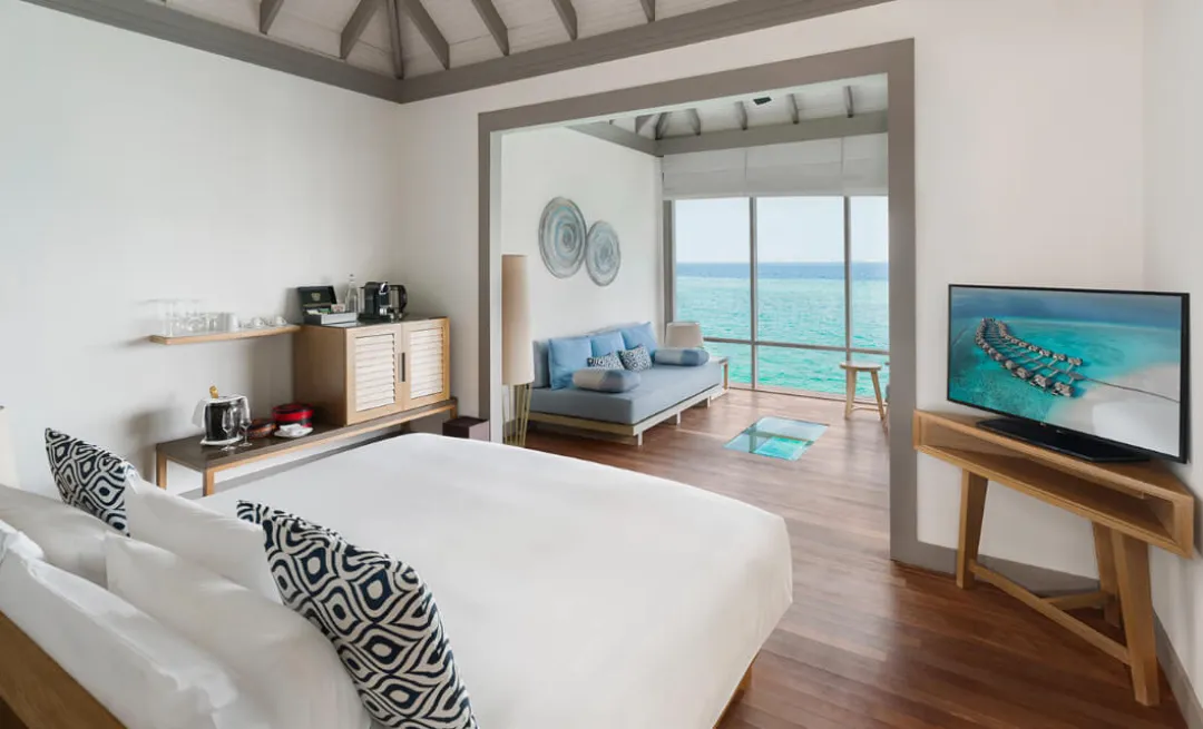 Sunset Water Villa with Infinity Pool - Bedroom