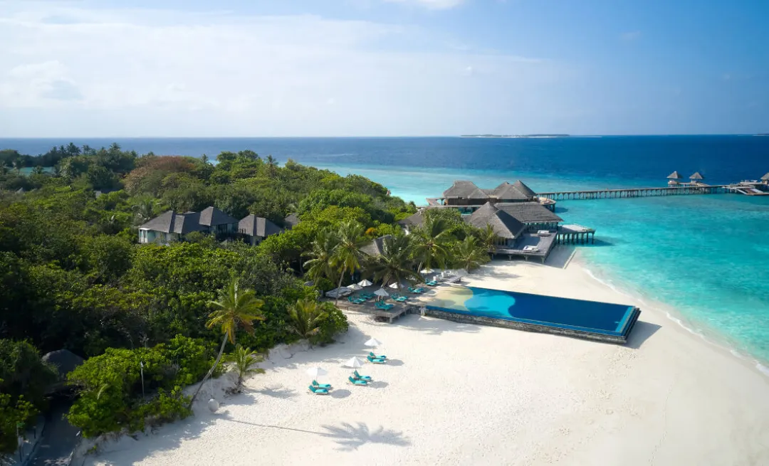 Infinity Pool & Bar