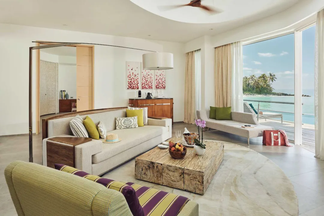 Lagoon Villa with Pool - Living Aeria