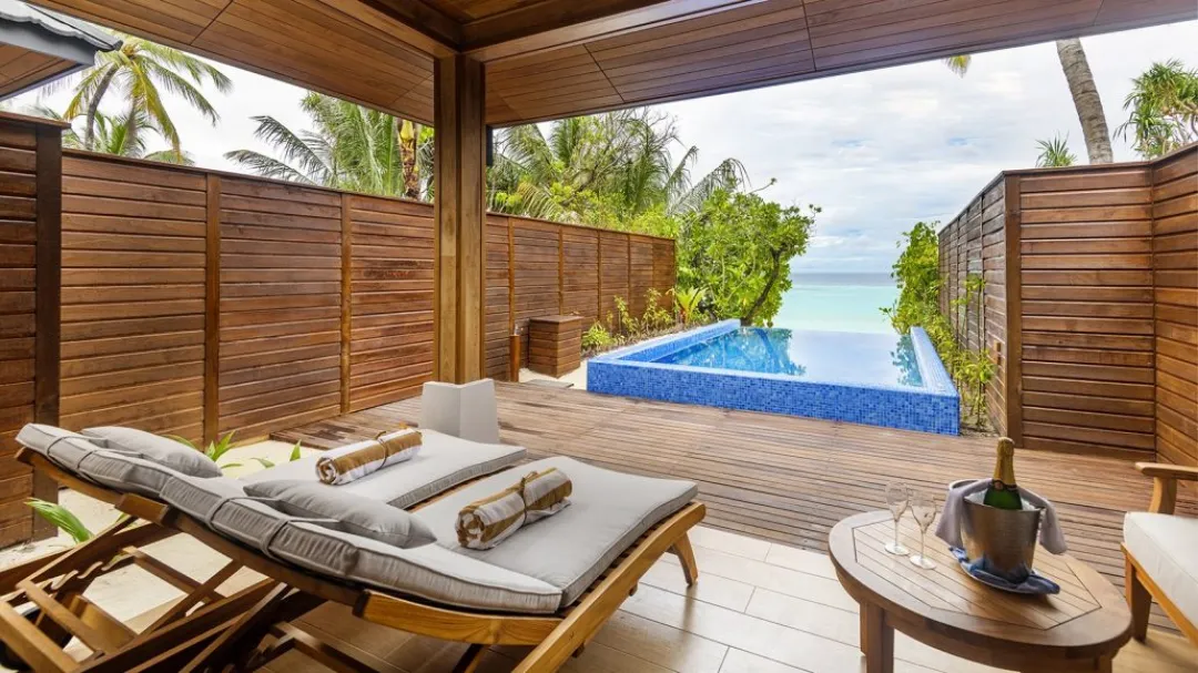 Beach Suite with Pool - Pool with Sea View