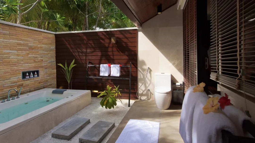 Lagoon Villa - Outdoor Bathroom