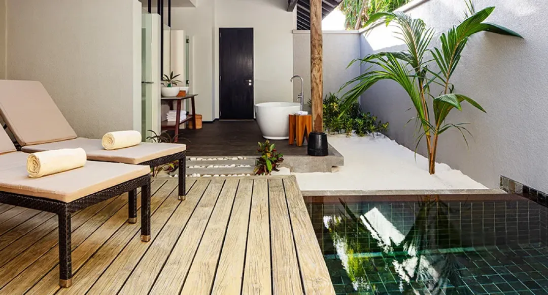 Beach Villa with Private Pool - Bathroom with Pool