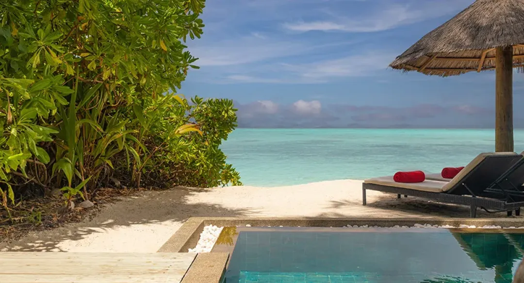 Sunset Beach Pool Villa - Pool Lounge
