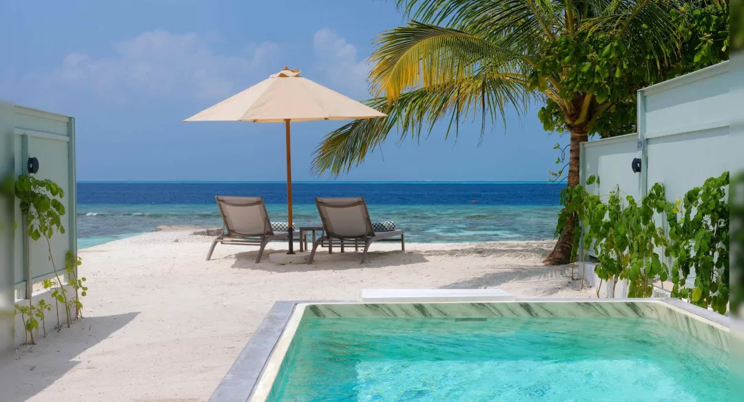 Deluxe Beach Villa with Pool - Pool with Sea View