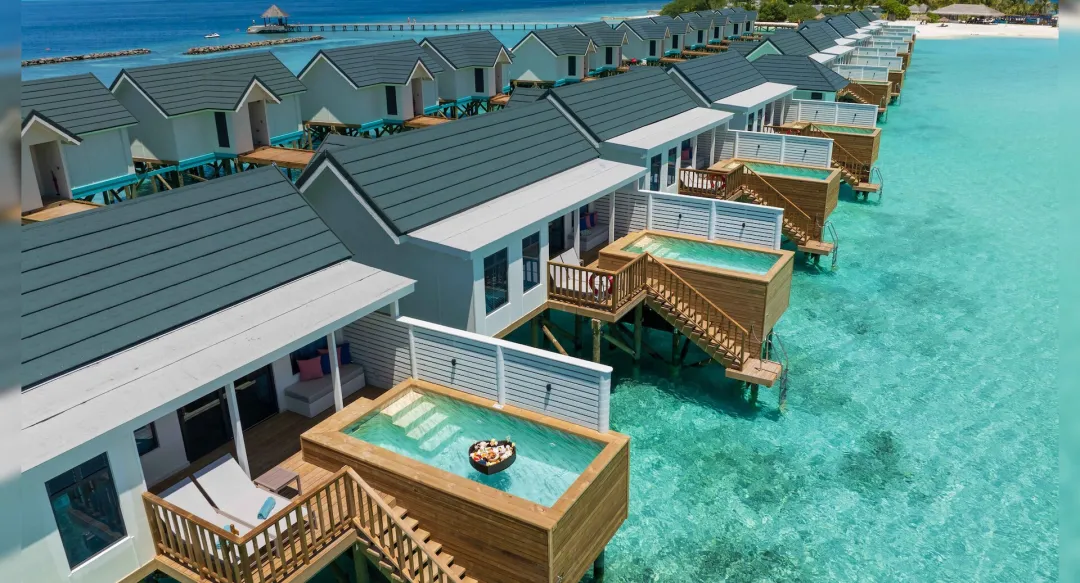 Sunset Water Villa with Pool - Over View
