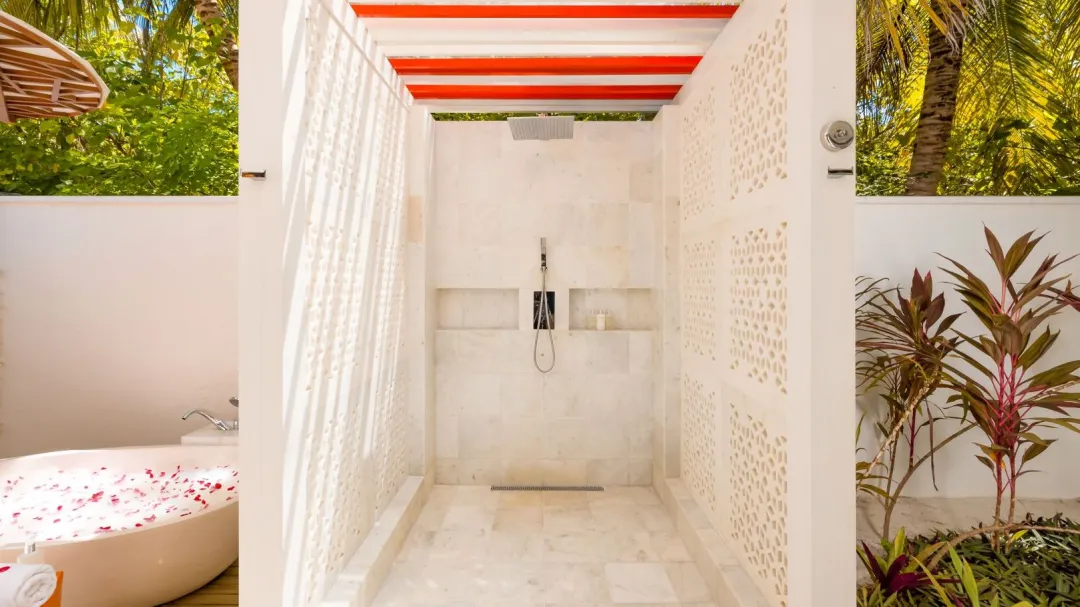 Earth Villa - Shower Aeria
