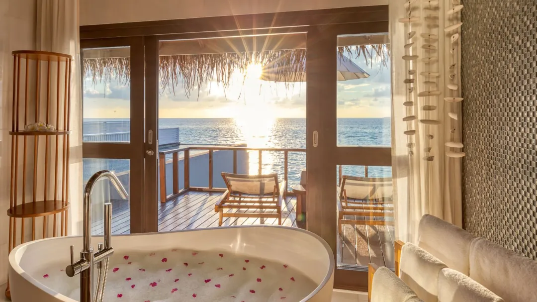 Wind Villa with Pool - Bath tub with View