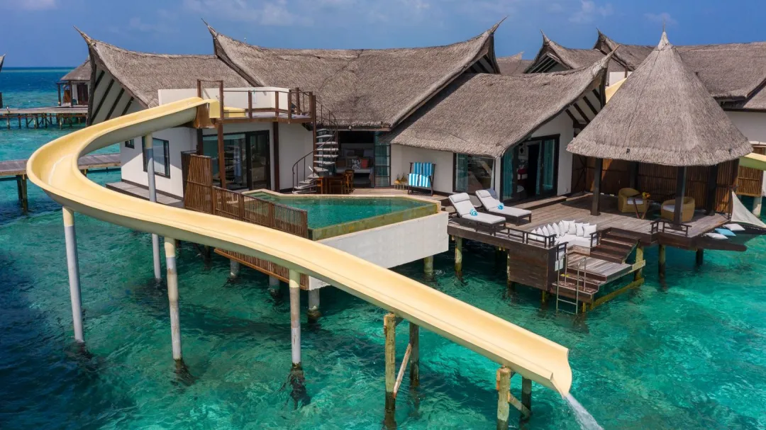 Ocean Pool Suite With Slide - Over View