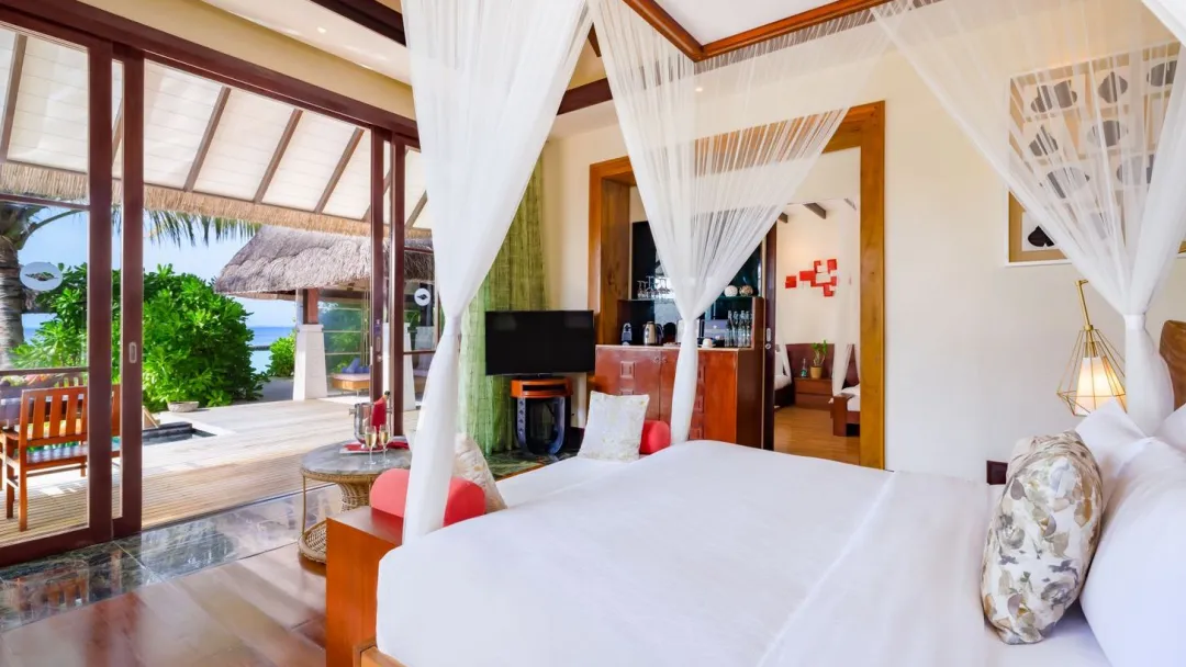 Earth Pool Pavilion - King Bedroom