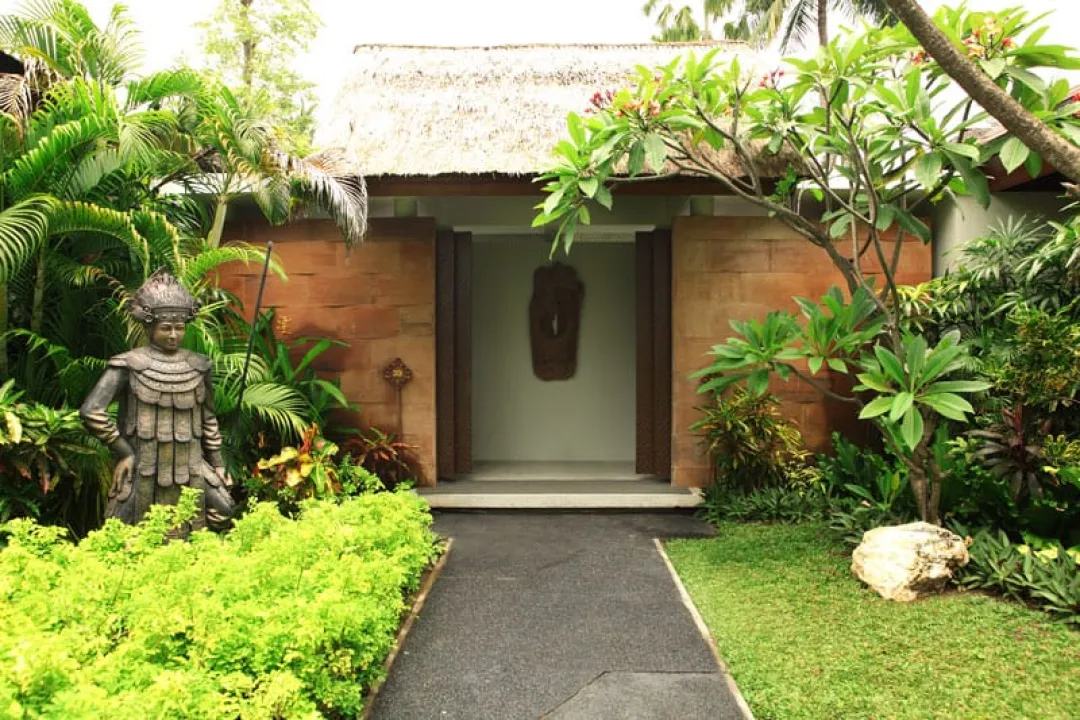 POOL CLUB VILLA GARDEN