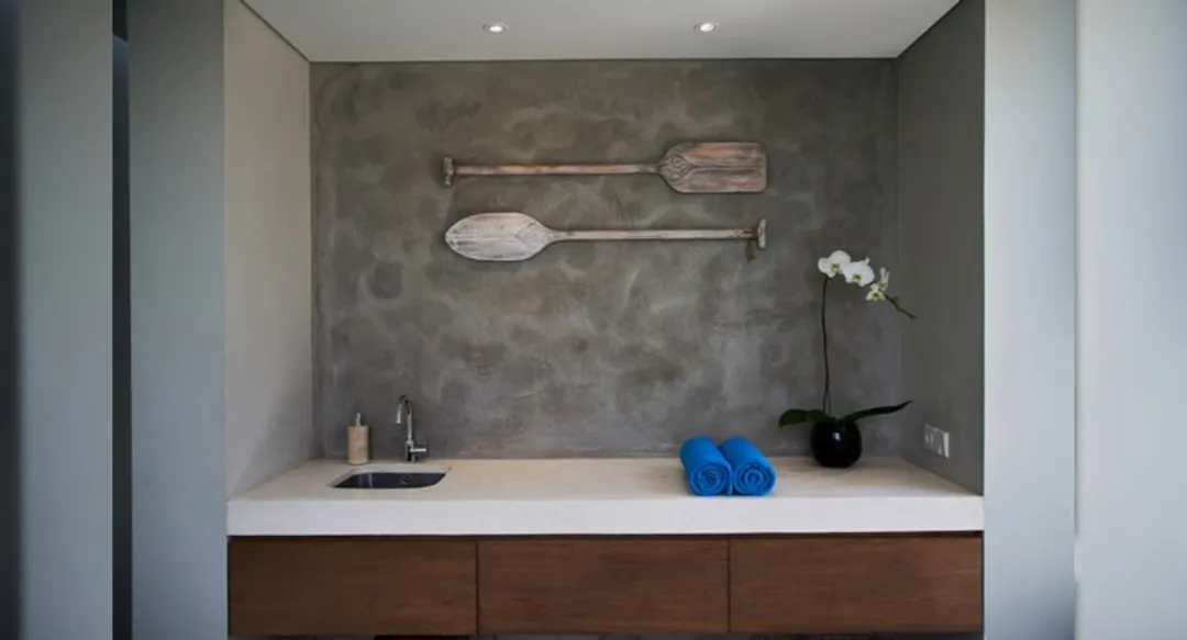Cross Bali Breakers - Bathroom