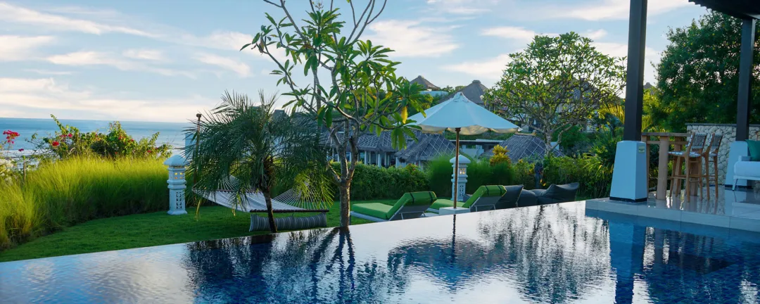 Samabe Bali Suite & Villa - Pool with Sea View