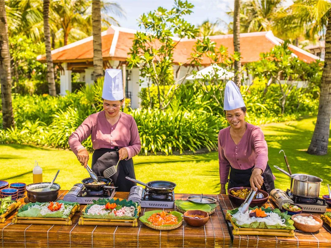 Lang Viet Restaurant & Bar - Dining