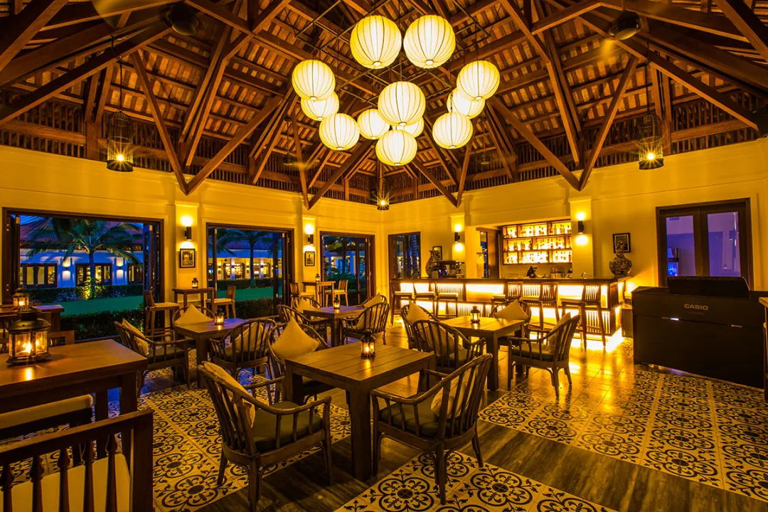 Saigon Bar - Dining