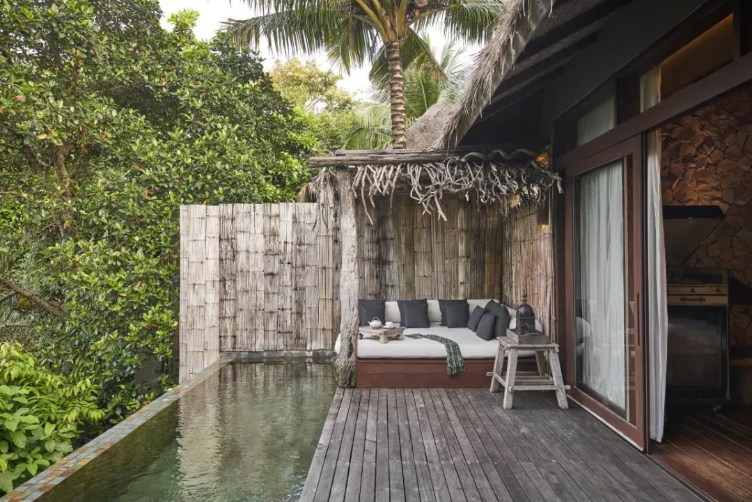 One Bedroom Jungle Villa - Pool with Cabana View