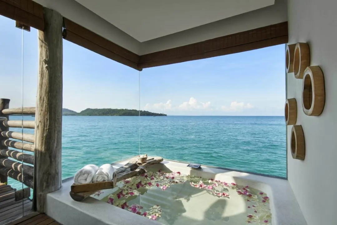 Two Bedroom Overwater Villa - Bathtub Over Looking Sea View