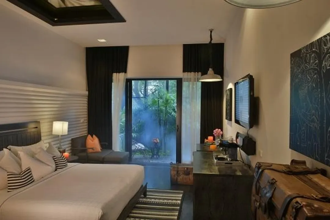 Angkor Superior Room - King Bedroom