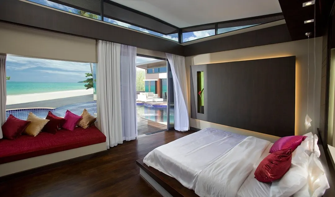 Poolside Villa - Bedroom with Sea View