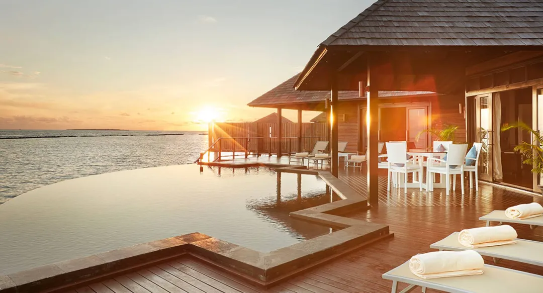 Sun Siyam Iru Fushi - Pool with Sea View