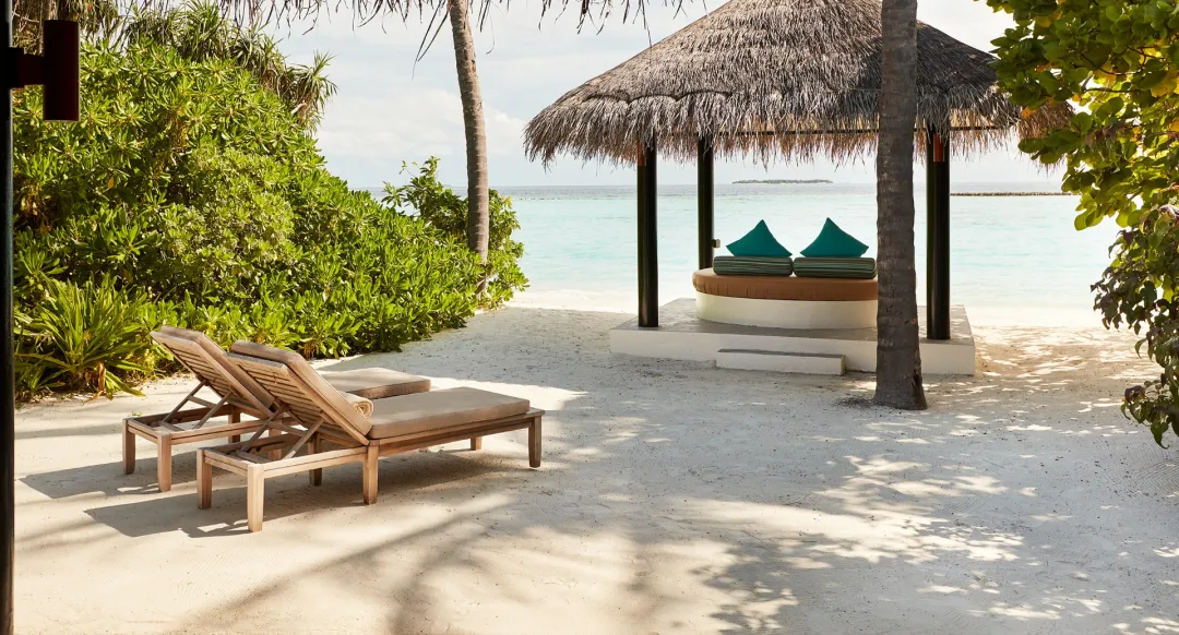 Deluxe Beach Villa - Beach Lounge
