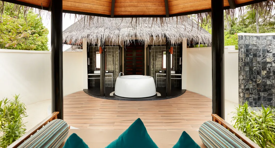 Deluxe Beach Villa with Pool - Bathroom