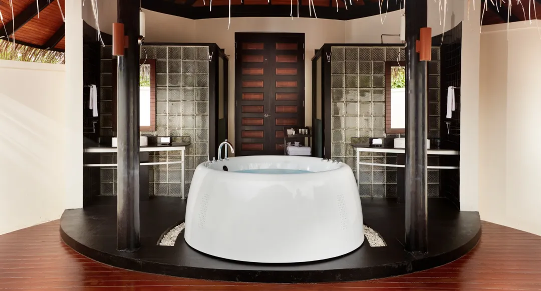 Family Deluxe Beach Villa with Pool - Bathroom View