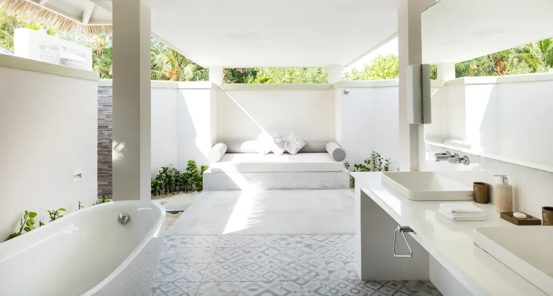 Grand Beach Suite with Pool - Bathroom
