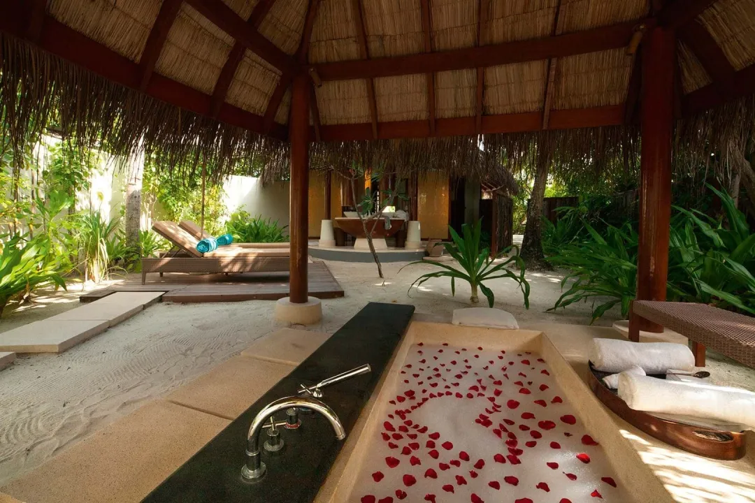 Beach Villa - Bath Tub with Garden Lounge
