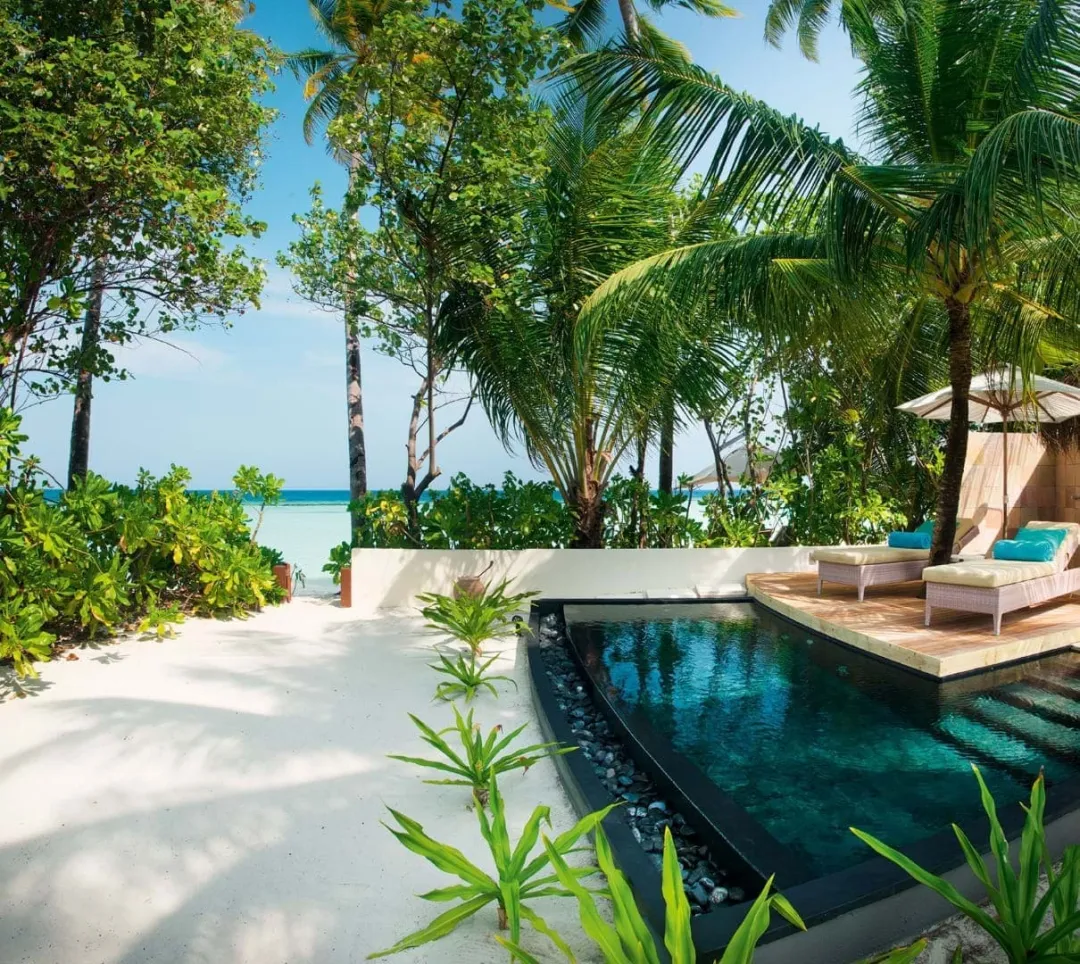 Family Beach Villa - Pool with Lounge