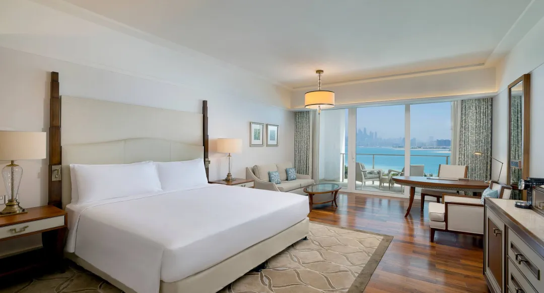 King Deluxe Room with Palm Sea View - Bedroom