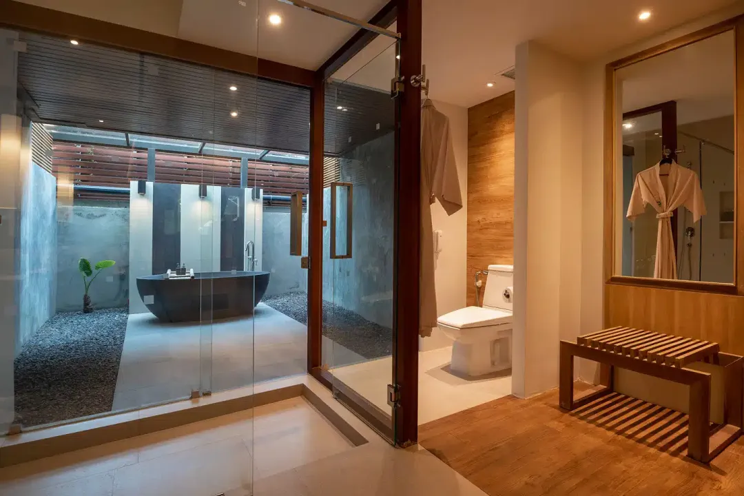 Deluxe Regency Pool View - Bathroom