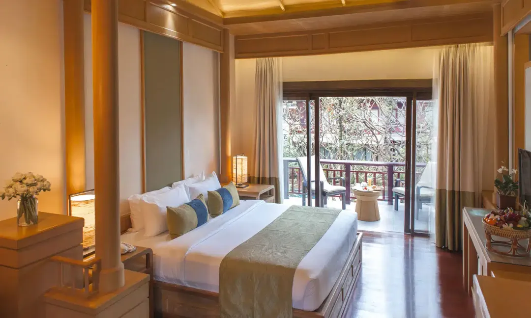 Deluxe Regency Pool View - Bedroom