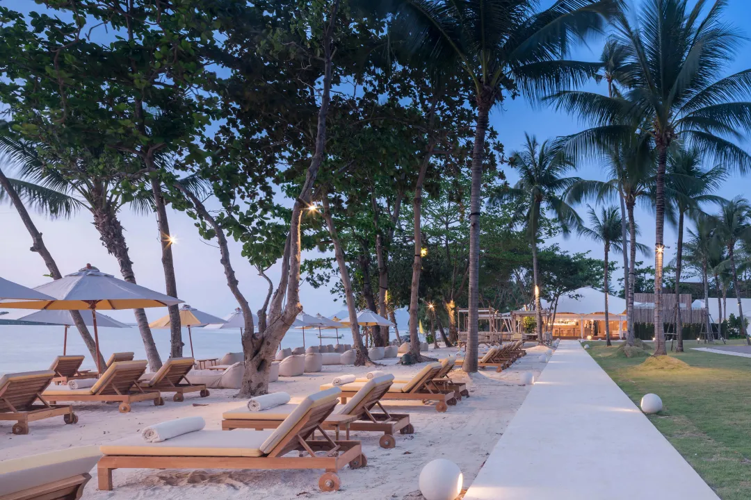 SALA Samui Chaweng Beach Resort - Sun Lounge with Sea View