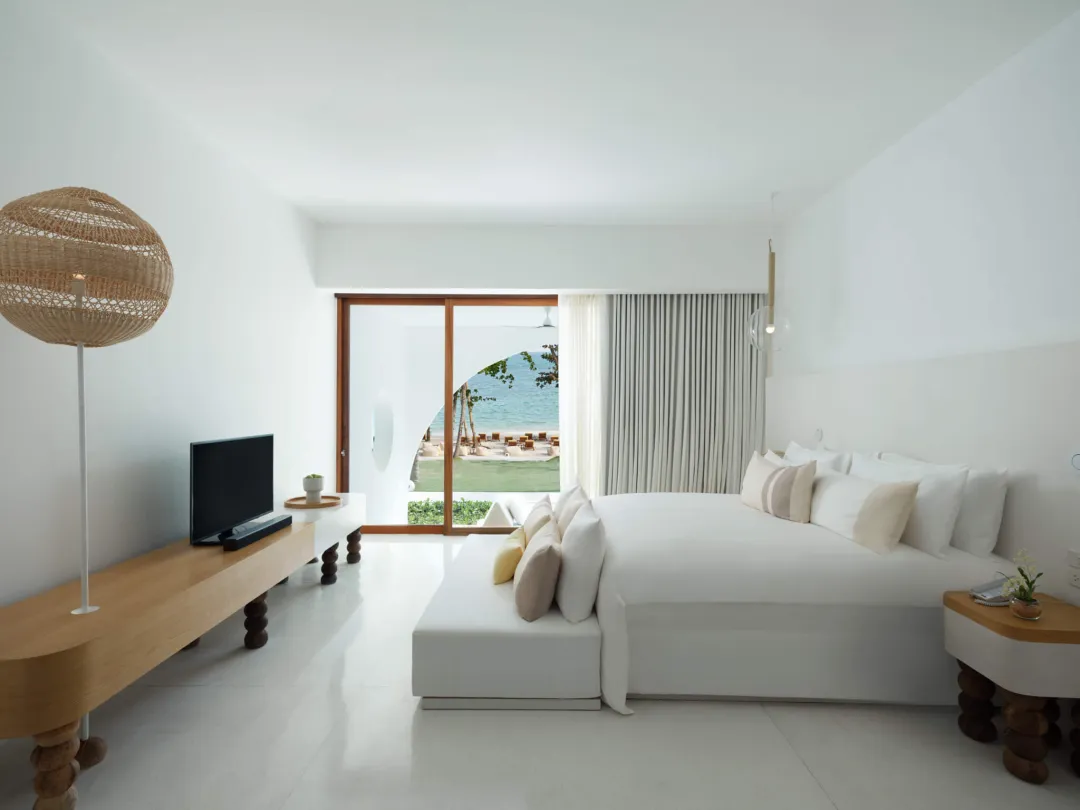 Ocean Front Garden Pool Suite - Bedroom