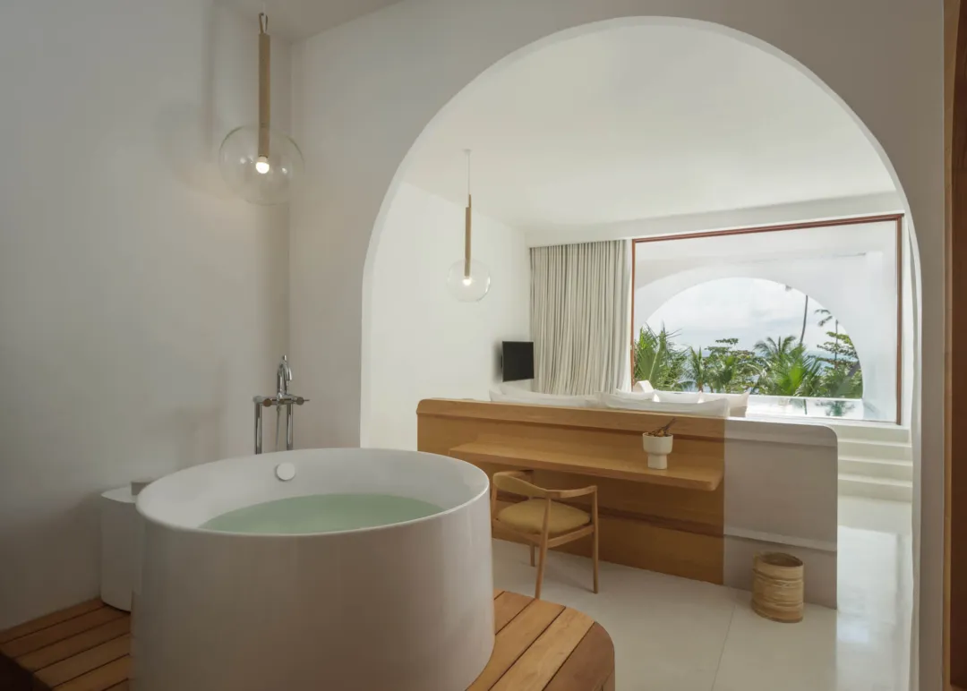 Ocean Front Balcony Pool Suite - Bathroom