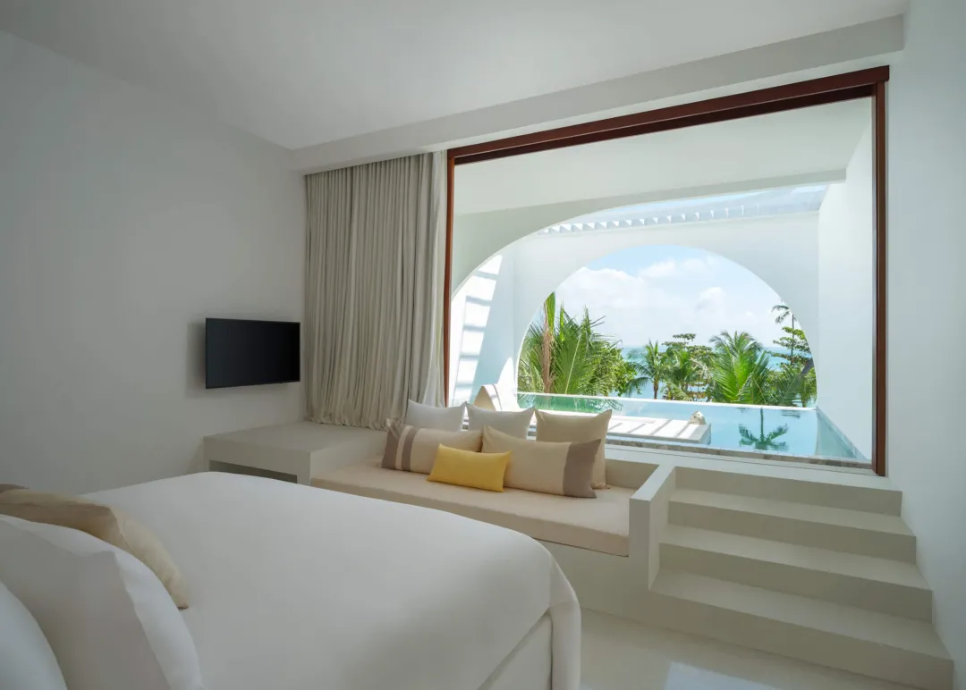 Ocean Front Balcony Pool Suite - Bedroom with View