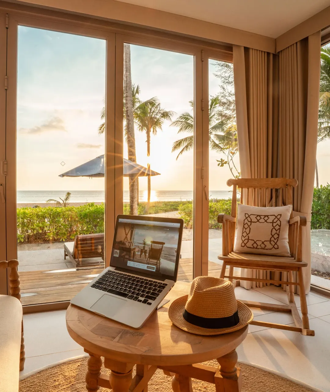 Beachfront Pool Villa - Indoor Seating